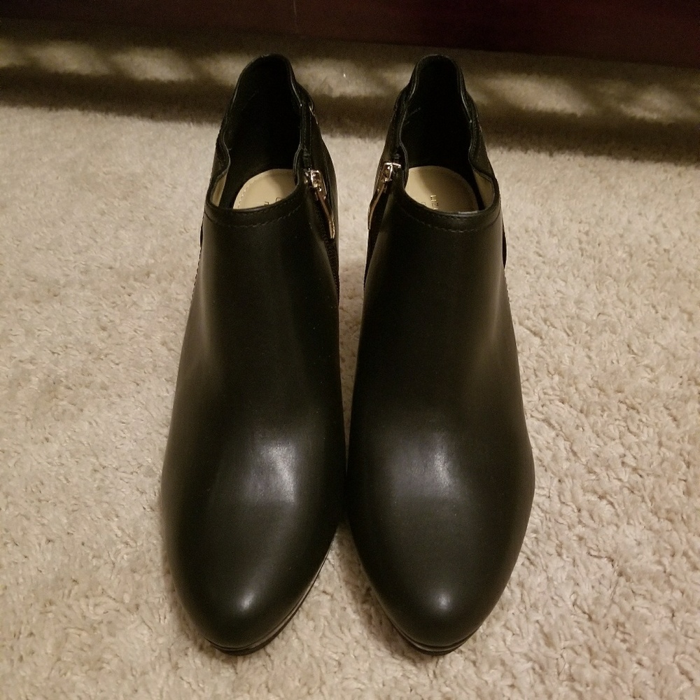 Liz Claiborne NWOT black shooties!